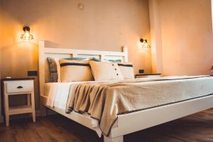 A bed or beds in a room at Bi Salkım Bozcaada Otel