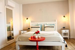 A bed or beds in a room at Bi Salkım Bozcaada Otel