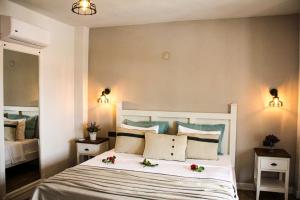 A bed or beds in a room at Bi Salkım Bozcaada Otel