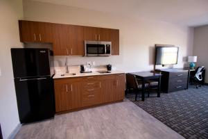 A kitchen or kitchenette at HOTEL PRYOR