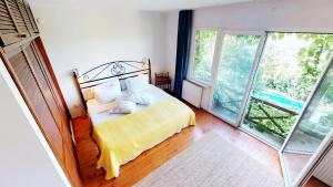a bedroom with a bed and a large window at Villa Yanik - Sapanca in Sapanca