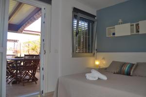 Posteľ alebo postele v izbe v ubytovaní Apartamento Vacacional Relax frente al mar