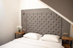 Кровать или кровати в номере Отель у Медового моста