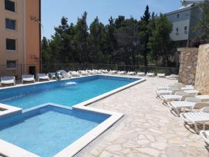 Piscine de l'établissement Villa Roan ou située à proximité