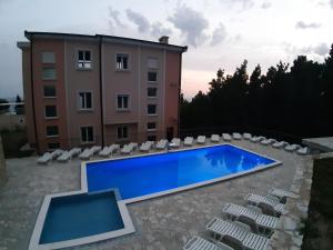 Piscine de l'établissement Villa Roan ou située à proximité