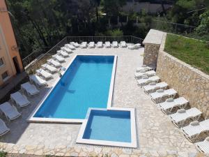 Piscine de l'établissement Villa Roan ou située à proximité