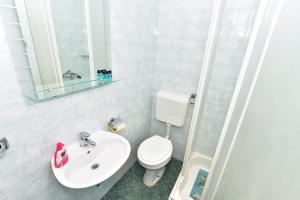 Koupelna v ubytování Apartmani Tome + 37 fotografií