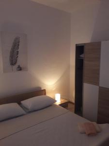 Postel nebo postele na pokoji v ubytování Apartments Hrga