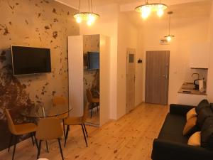 Telewizja i/lub zestaw kina domowego w obiekcie Apartamenty Mikubo Wrocław