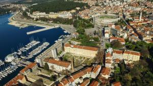 Cảnh Pula hoặc tầm nhìn thành phố từ nhà nghỉ dưỡng +19 ảnh