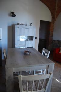 A kitchen or kitchenette at Villa Sara