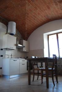 A kitchen or kitchenette at Villa Sara