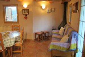 A seating area at Casas Cleto - Laspuña Még 37 kép