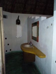 Kamar mandi di Villa Luna de Miel