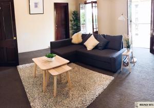 The Woolpack Hotel的休息区