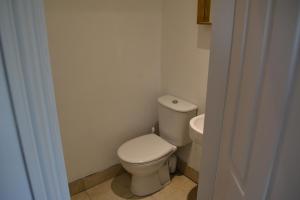 Ein Badezimmer in der Unterkunft Ballyginny Cottage + 23 Fotos