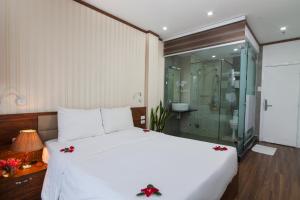 Koupelna v ubytování Hanoi Bel Ami Hotel