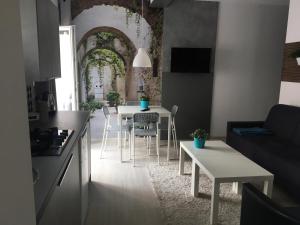 a kitchen and living room with a table and chairs at Apartament Natalia in Mrągowo