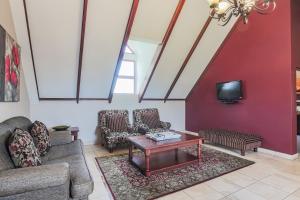 A seating area at Sunninghill Guest Lodges