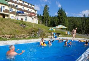Bazén v ubytování Hotel Gradl nebo v jeho okolí