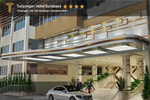 Tunjungan Hotel في سورابايا: تحويل مبنى امامه سيارة