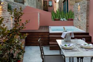 Gallery image of Vener Luxury Suites in Chania