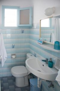 Ein Badezimmer in der Unterkunft Paroscarmel studio-apartment