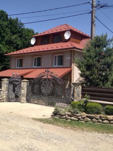 a house with a gate in front of it at Вишиванка in Sheshory