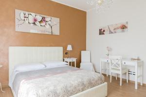 A bed or beds in a room at B&B Le City