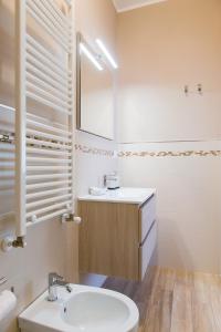 A bathroom at B&B Le City