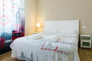 A bed or beds in a room at B&B Le City