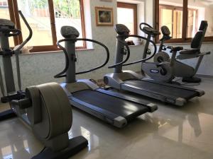 Fitness centrum a/nebo fitness zařízení v ubytování Casthotels Tramonto d'oro Terme