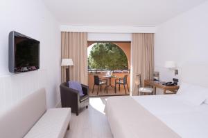 Телевизор и/или развлекательный центр в La Costa Hotel Golf & Beach Resort