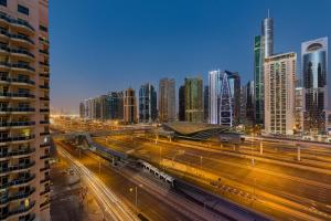 Nespecifikovaný výhled na destinaci Dubaj nebo výhled na město při pohledu z hotelu