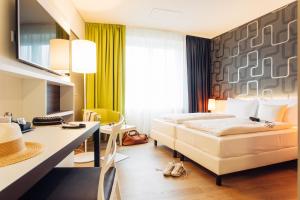 Postel nebo postele na pokoji v ubytování harry's home Zürich-Wallisellen