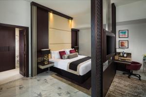Postel nebo postele na pokoji v ubytování Millennium Place Dubai Marina