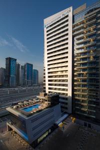 Bazén v ubytování Millennium Place Dubai Marina nebo v jeho okolí