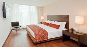 Postel nebo postele na pokoji v ubytování Hotel Estelar Calle 100