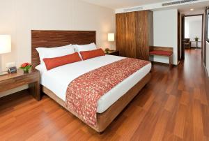Postel nebo postele na pokoji v ubytování Hotel Estelar Calle 100