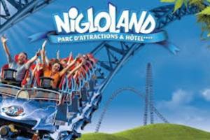 a group of people riding on a roller coaster at le Jardin d'Odette in Yèvres-le-Petit