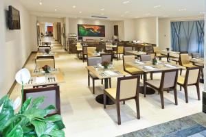 TV a/nebo společenská místnost v ubytování Hotel Estelar Calle 100