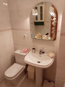 Apartamento A Peregrina (Silgar, Sanxenxo) tesisinde bir banyo