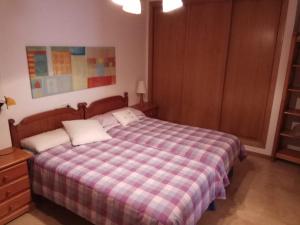 Apartamento A Peregrina (Silgar, Sanxenxo) tesisinde bir odada yatak veya yataklar