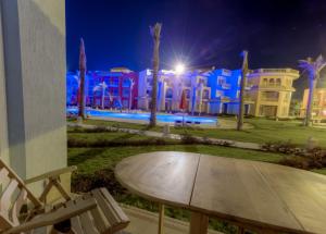 Bazén v ubytování Porto Matrouh Apartments powered By Amer-Group nebo v jeho okolí