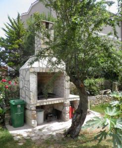 Vonkajšia záhrada v ubytovaní Apartmani B&B