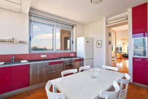 Foto da galeria de Impressive apartment with amazing views - MK1 em Atenas