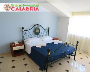 Posteľ alebo postele v izbe v ubytovaní Grand Hostel Calabria