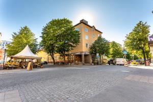 Okolí aparthotelu + 35 fotografií
