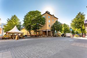 a cobblestone street with a tent and a building at ApartDirect Sundbyberg in Sundbyberg