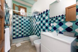 Et badeværelse på Azulè + 71 billeder